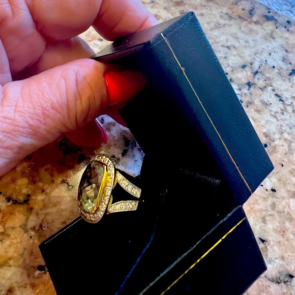 Ring - Picture 2 of 2